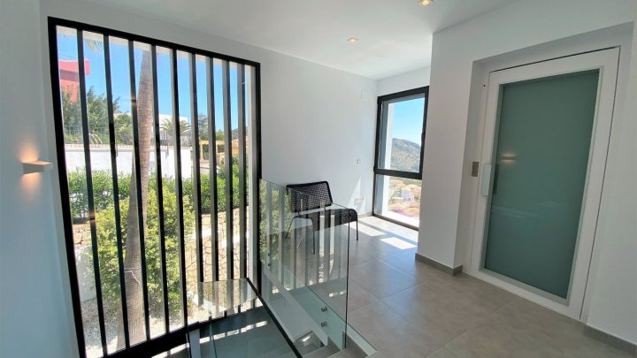 Exquisites Haus mit Pool, Meerblick und Aufzug