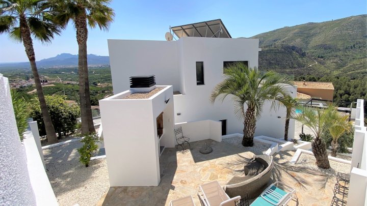 Exquisites Haus mit Pool, Meerblick und Aufzug
