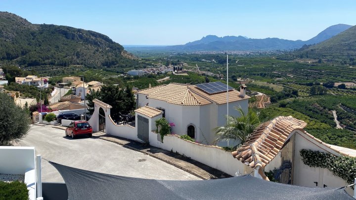 Exquisites Haus mit Pool, Meerblick und Aufzug