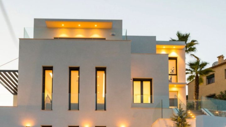 Exquisites Haus mit Pool, Meerblick und Aufzug