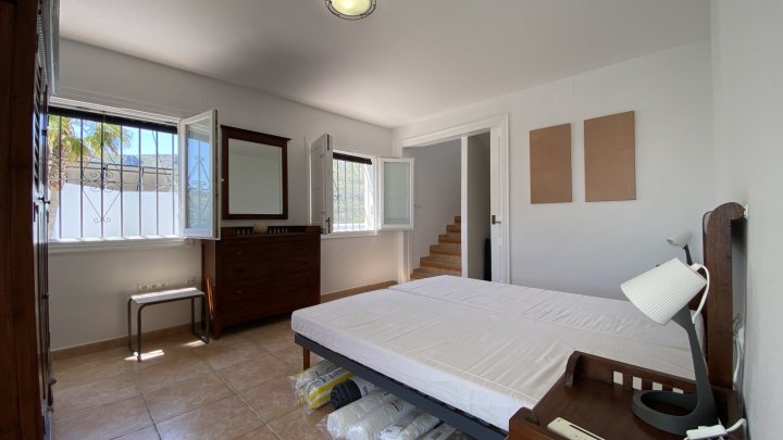Traumvilla, sonnig, Meerblick, Schwimmbad, ruhige Wohnlage, schöner Grillplatz, Parkplatz, etc.