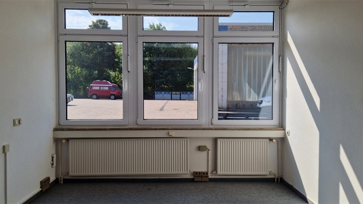 Provisionsfrei! Großes Büro im EG mit guter Parkmöglichkeit in Kiel! OTTO STÖBEN!