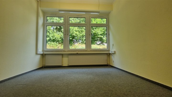 Provisionsfrei! Großes Büro im EG mit guter Parkmöglichkeit in Kiel! OTTO STÖBEN!