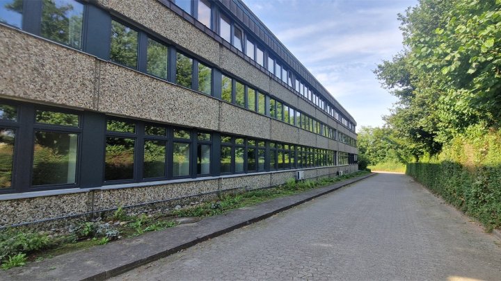 Provisionsfrei! Großes Büro im EG mit guter Parkmöglichkeit in Kiel! OTTO STÖBEN!