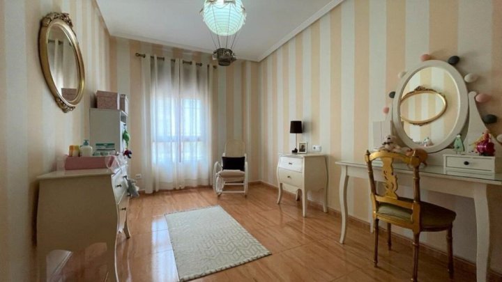 Hochwertig renoviertes Endreihenhaus mit 3 Schlafzimmern und 2 Bädern