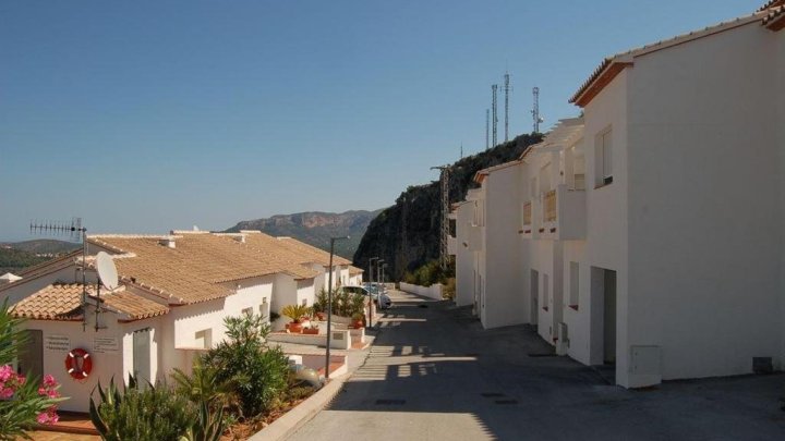 Gepflegtes Reihenhaus mit Gemeinschaftspool und herrlicher Aussicht am Monte Pedreguer