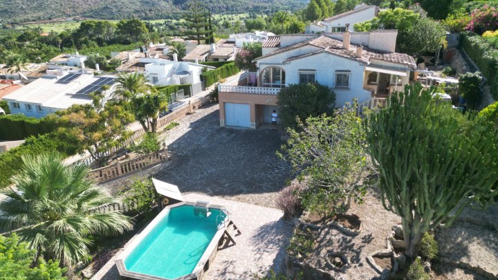 Renovierungsbedürftige Villa mit riesigem Grundstück, 2 Garagen und herrlicher Aussicht in La Sella
