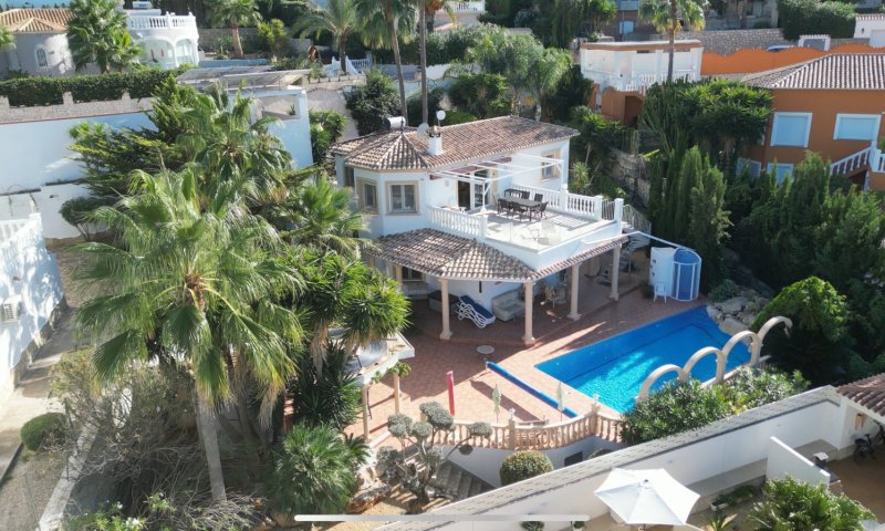 Top gepflegte Villa mit herrlicher Meersicht und vielen Extras in Denia am Montgo