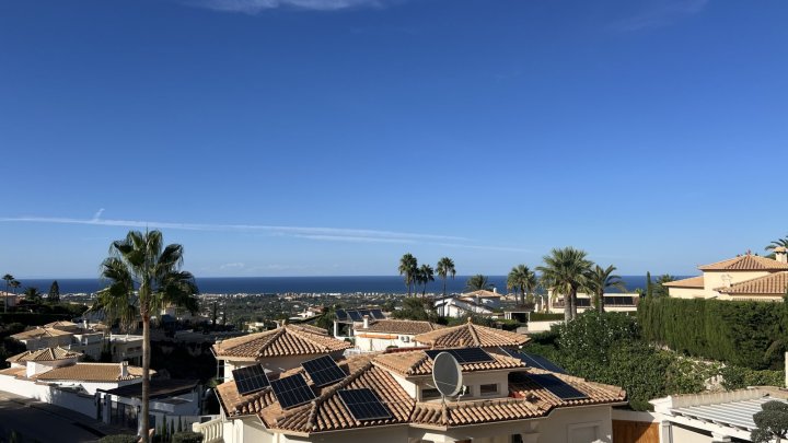Top gepflegte Villa mit herrlicher Meersicht und vielen Extras in Denia am Montgo