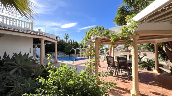 Top gepflegte Villa mit herrlicher Meersicht und vielen Extras in Denia am Montgo