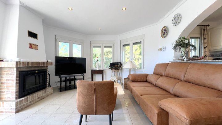 Top gepflegte Villa mit herrlicher Meersicht und vielen Extras in Denia am Montgo