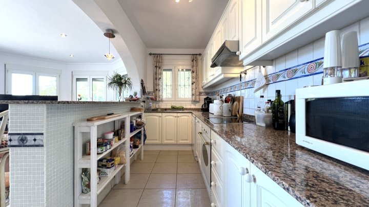 Top gepflegte Villa mit herrlicher Meersicht und vielen Extras in Denia am Montgo