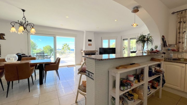 Top gepflegte Villa mit herrlicher Meersicht und vielen Extras in Denia am Montgo