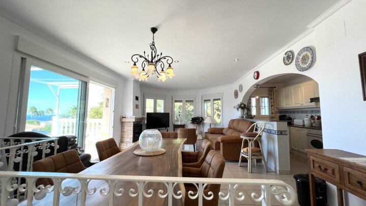 Top gepflegte Villa mit herrlicher Meersicht und vielen Extras in Denia am Montgo