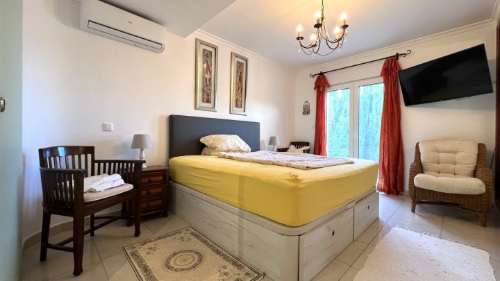 Top gepflegte Villa mit herrlicher Meersicht und vielen Extras in Denia am Montgo