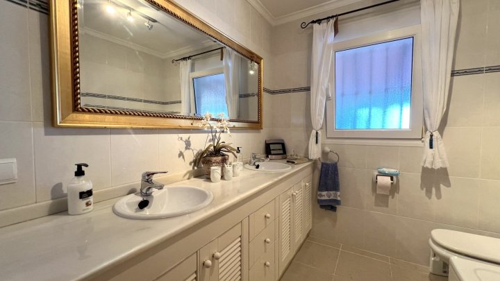 Top gepflegte Villa mit herrlicher Meersicht und vielen Extras in Denia am Montgo