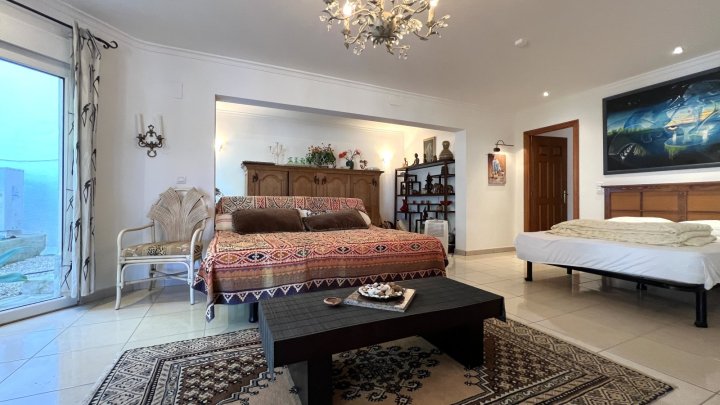 Top gepflegte Villa mit herrlicher Meersicht und vielen Extras in Denia am Montgo