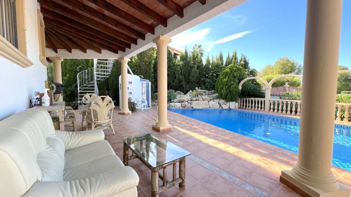 Top gepflegte Villa mit herrlicher Meersicht und vielen Extras in Denia am Montgo