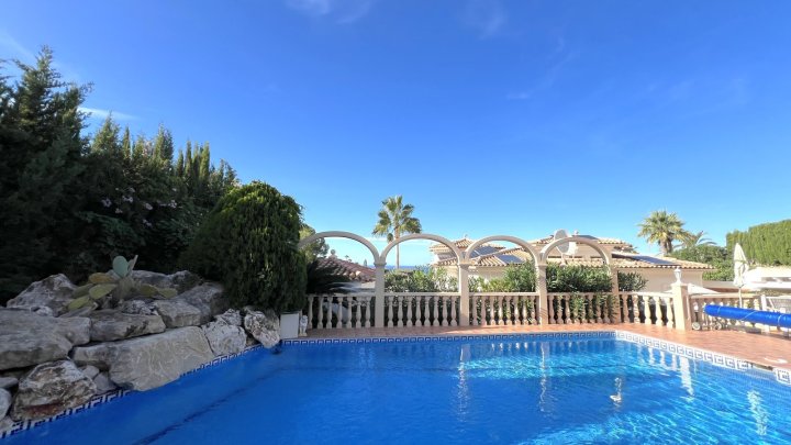 Top gepflegte Villa mit herrlicher Meersicht und vielen Extras in Denia am Montgo
