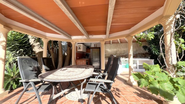 Top gepflegte Villa mit herrlicher Meersicht und vielen Extras in Denia am Montgo