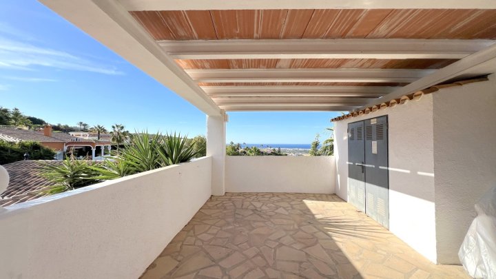 Top gepflegte Villa mit herrlicher Meersicht und vielen Extras in Denia am Montgo