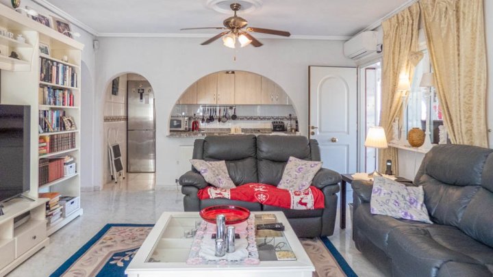 Wunderschöne Villa mit 5 Schlafzimmern, 5 Bädern, Gästeappartement und Privatpool