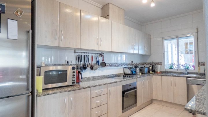 Wunderschöne Villa mit 5 Schlafzimmern, 5 Bädern, Gästeappartement und Privatpool