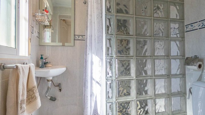Wunderschöne Villa mit 5 Schlafzimmern, 5 Bädern, Gästeappartement und Privatpool