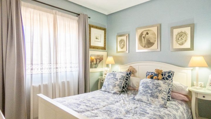 Wunderschöne Villa mit 5 Schlafzimmern, 5 Bädern, Gästeappartement und Privatpool