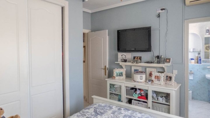 Wunderschöne Villa mit 5 Schlafzimmern, 5 Bädern, Gästeappartement und Privatpool