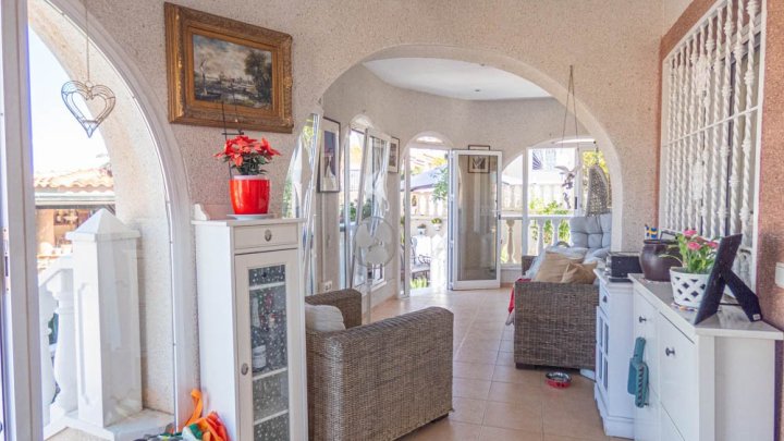 Wunderschöne Villa mit 5 Schlafzimmern, 5 Bädern, Gästeappartement und Privatpool