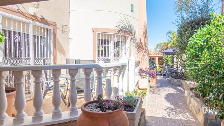 Wunderschöne Villa mit 5 Schlafzimmern, 5 Bädern, Gästeappartement und Privatpool