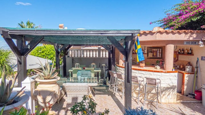 Wunderschöne Villa mit 5 Schlafzimmern, 5 Bädern, Gästeappartement und Privatpool