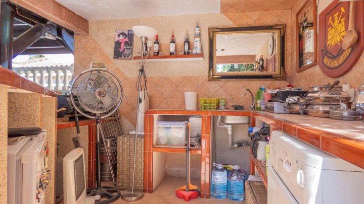 Wunderschöne Villa mit 5 Schlafzimmern, 5 Bädern, Gästeappartement und Privatpool