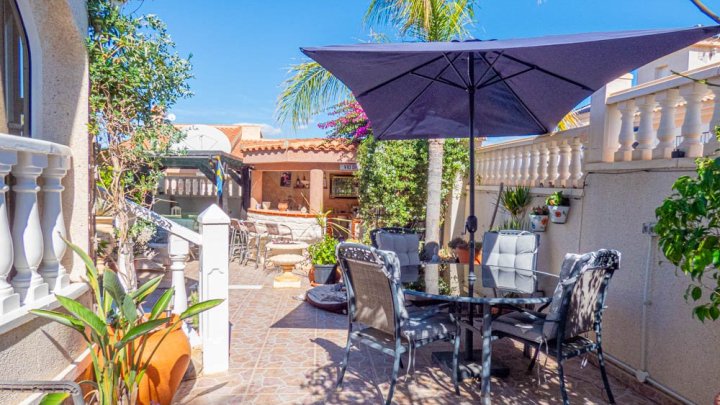 Wunderschöne Villa mit 5 Schlafzimmern, 5 Bädern, Gästeappartement und Privatpool