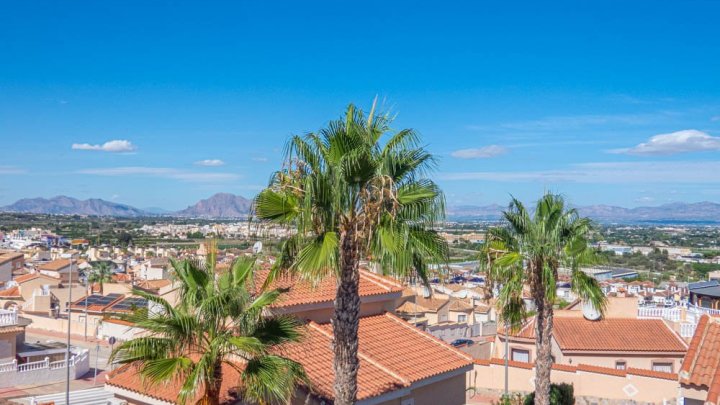 Wunderschöne Villa mit 5 Schlafzimmern, 5 Bädern, Gästeappartement und Privatpool