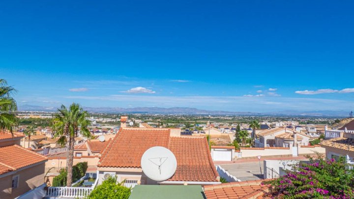 Wunderschöne Villa mit 5 Schlafzimmern, 5 Bädern, Gästeappartement und Privatpool