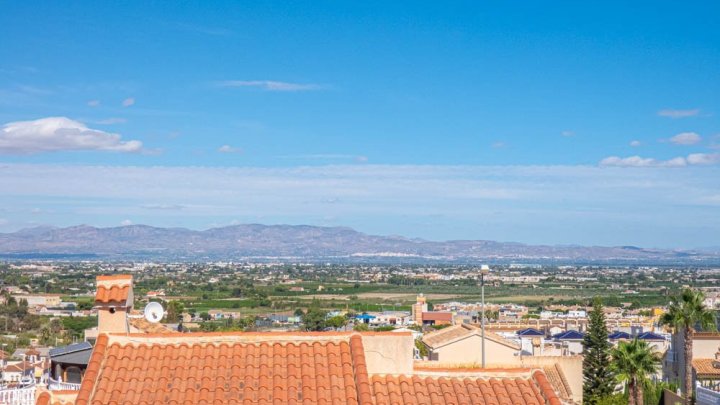 Wunderschöne Villa mit 5 Schlafzimmern, 5 Bädern, Gästeappartement und Privatpool