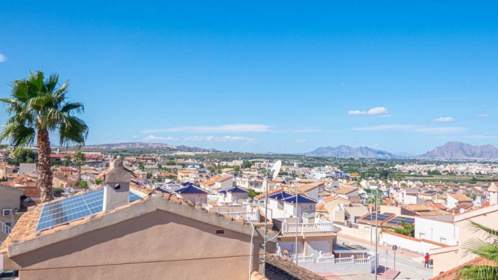 Wunderschöne Villa mit 5 Schlafzimmern, 5 Bädern, Gästeappartement und Privatpool