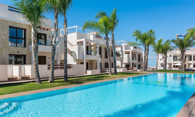 Sehr schöne Obergeschoss-Wohnungen mit 4 Schlafzimmern, 2 Badezimmern, Dachterrasse und 2 Gemeinschaftspool