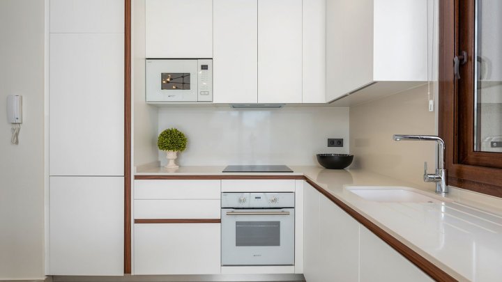 Sehr schöne Obergeschoss-Wohnungen mit 4 Schlafzimmern, 2 Badezimmern, Dachterrasse und 2 Gemeinschaftspool
