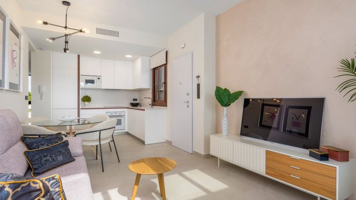 Sehr schöne Obergeschoss-Wohnungen mit 4 Schlafzimmern, 2 Badezimmern, Dachterrasse und 2 Gemeinschaftspool
