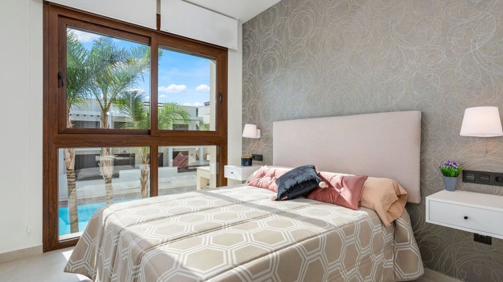 Sehr schöne Obergeschoss-Wohnungen mit 4 Schlafzimmern, 2 Badezimmern, Dachterrasse und 2 Gemeinschaftspool