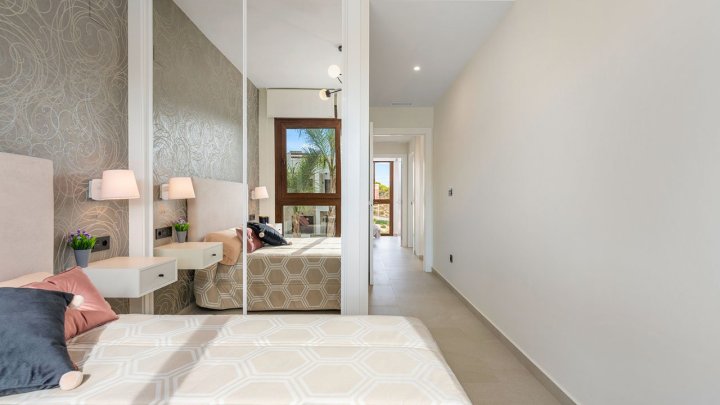 Sehr schöne Obergeschoss-Wohnungen mit 4 Schlafzimmern, 2 Badezimmern, Dachterrasse und 2 Gemeinschaftspool