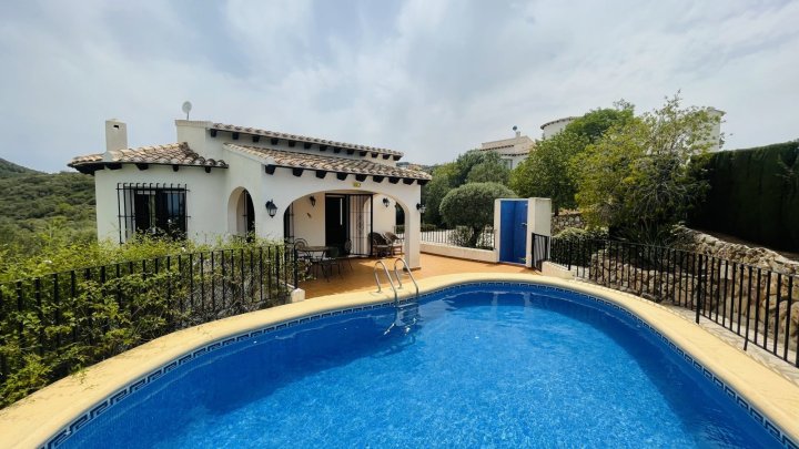 Sehr gepflegte Villa mit Meerblick, Pool und Gästebereich am Monte Pego