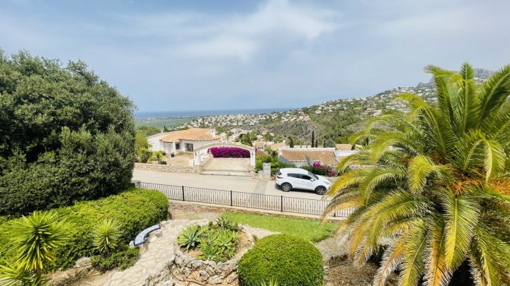 Sehr gepflegte Villa mit Meerblick, Pool und Gästebereich am Monte Pego