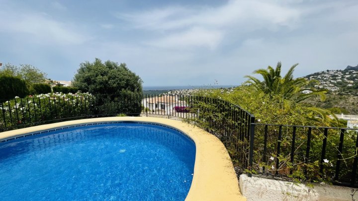 Sehr gepflegte Villa mit Meerblick, Pool und Gästebereich am Monte Pego