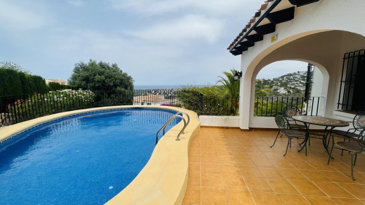 Sehr gepflegte Villa mit Meerblick, Pool und Gästebereich am Monte Pego