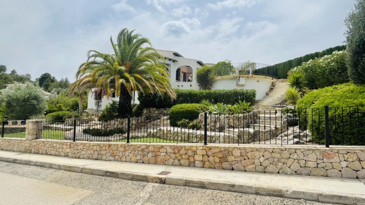 Sehr gepflegte Villa mit Meerblick, Pool und Gästebereich am Monte Pego