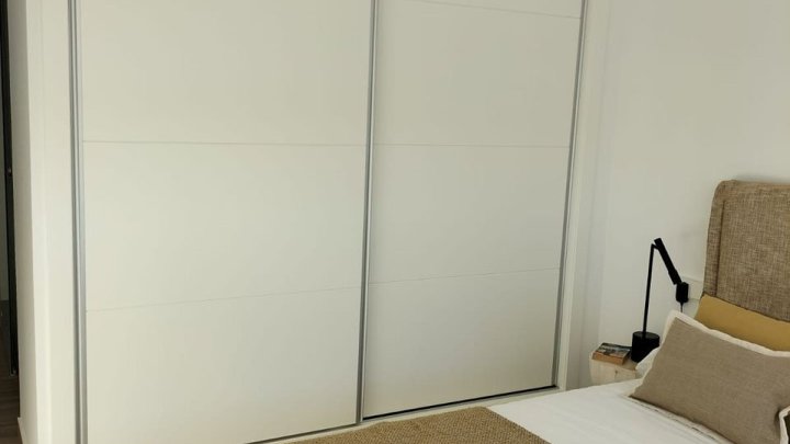 Moderne und komfortable Reihenhäuser mit 2 Schlafzimmern, 2 Bädern und Gemeinschaftspool in Golfanlage